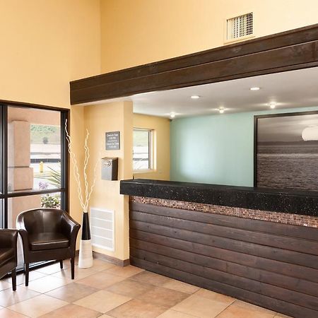 Super 8 By Wyndham Oceanside Marty'S Valley Inn Εξωτερικό φωτογραφία
