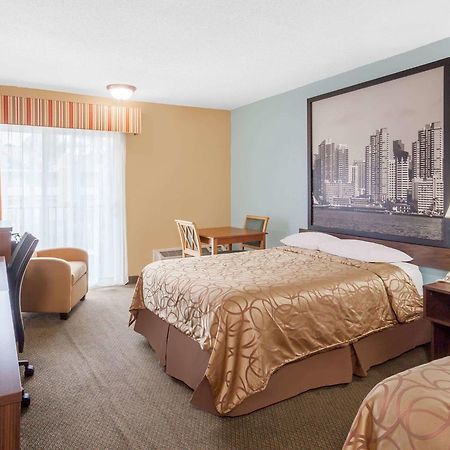 Super 8 By Wyndham Oceanside Marty'S Valley Inn Εξωτερικό φωτογραφία