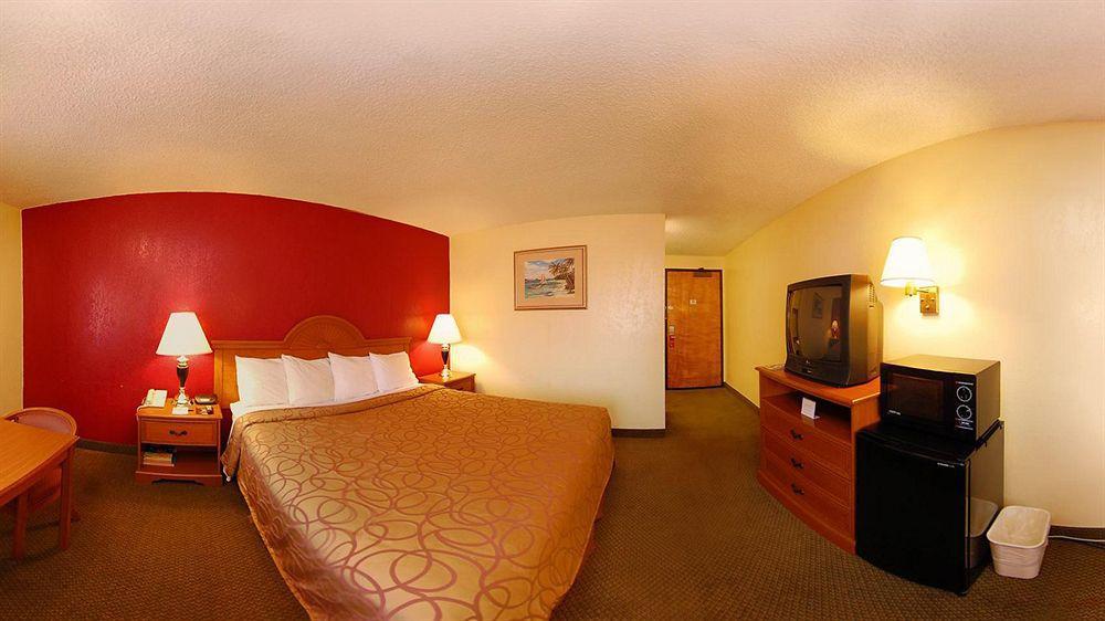 Super 8 By Wyndham Oceanside Marty'S Valley Inn Εξωτερικό φωτογραφία