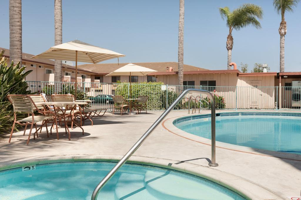 Super 8 By Wyndham Oceanside Marty'S Valley Inn Εξωτερικό φωτογραφία