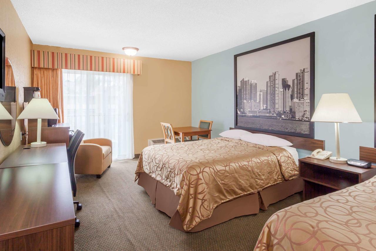 Super 8 By Wyndham Oceanside Marty'S Valley Inn Εξωτερικό φωτογραφία