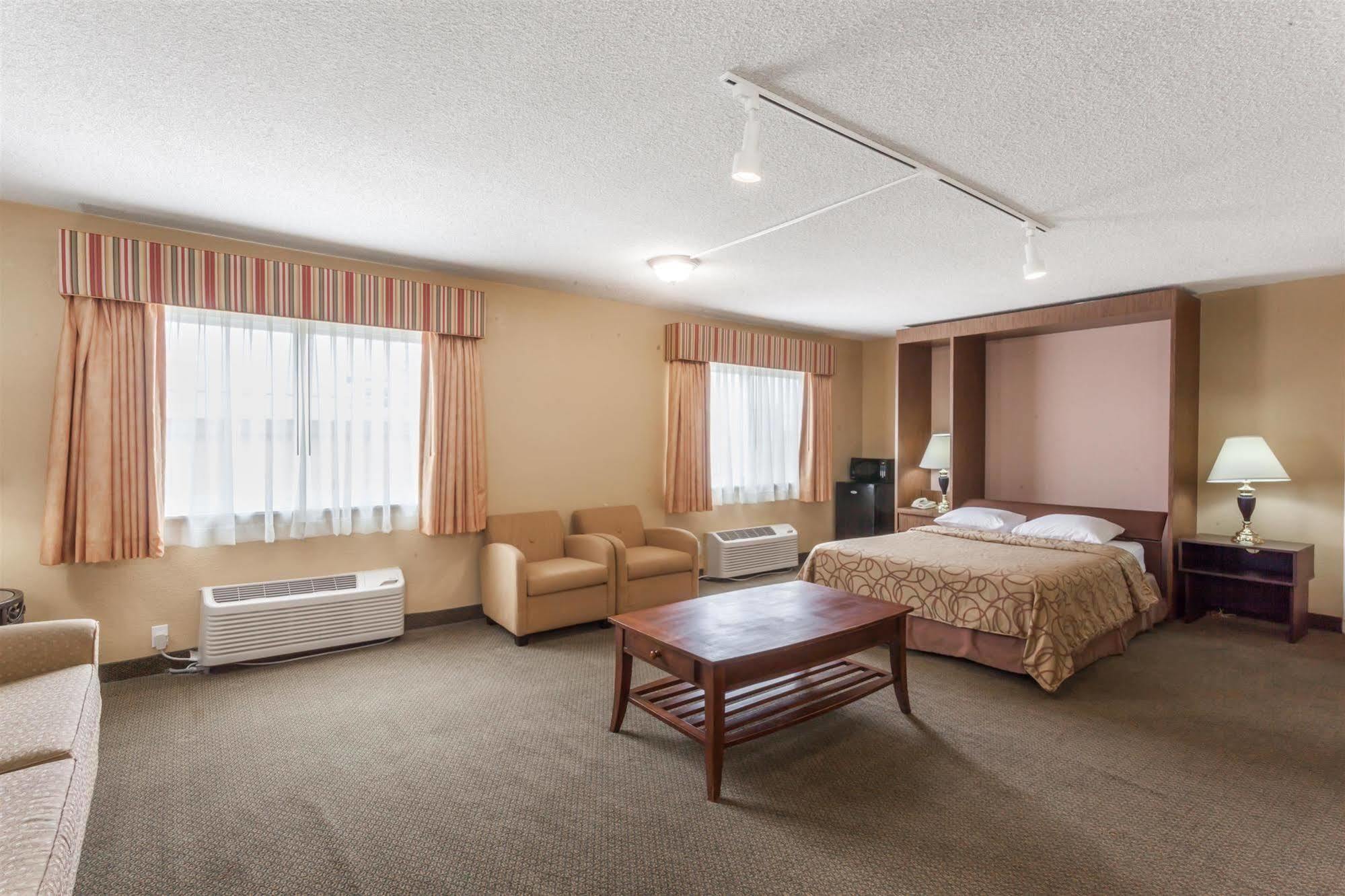 Super 8 By Wyndham Oceanside Marty'S Valley Inn Εξωτερικό φωτογραφία