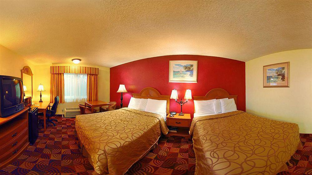 Super 8 By Wyndham Oceanside Marty'S Valley Inn Εξωτερικό φωτογραφία